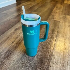 Stanley Quencher H2.0 flowstate 30 oz tumbler travel mug green